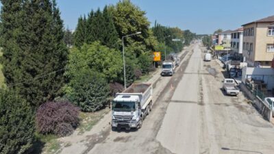 Sakarya Büyükşehir Belediyesi, Arifiye Atatürk Caddesi’nde altyapı çalışmalarını tamamlayarak üstyapı