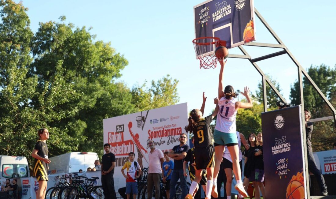 Sakarya Büyükşehir Belediyesi’nin basketbol tutkunlarına yönelik düzenlediği 3x3 Sokak Basketbolu