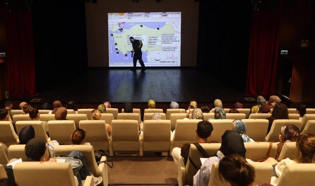 Sakarya Büyükşehir Belediyesi’nin KPSS’ye hazırlanan adaylara yönelik düzenlediği Genel Tekrar