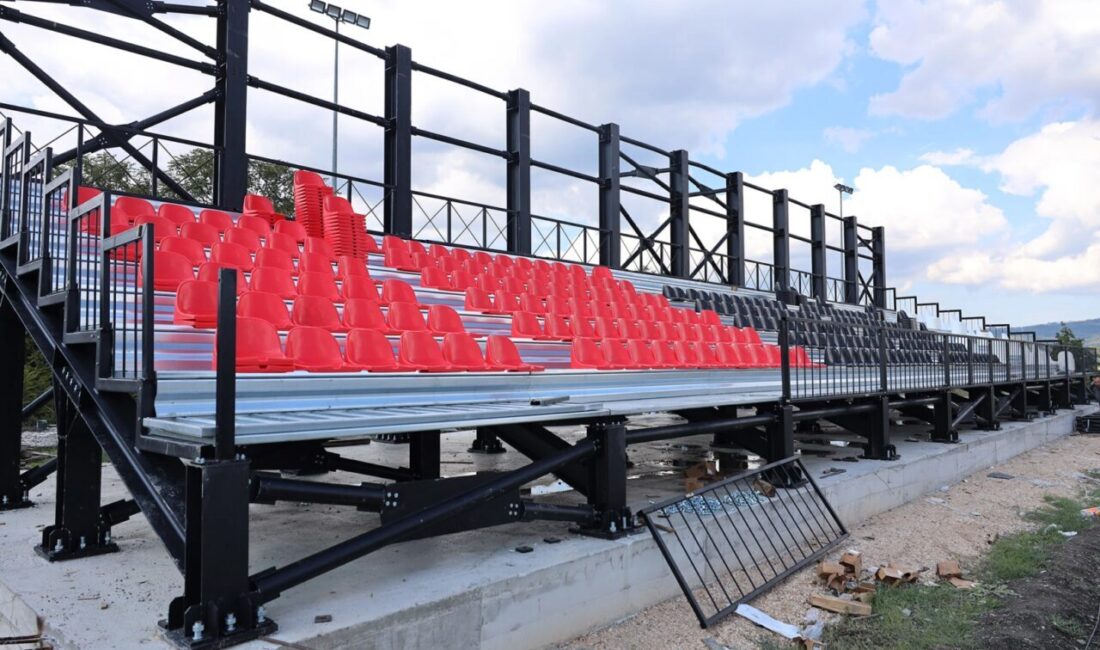 Sakarya Büyükşehir Belediyesi’nin Sapanca Kurtköy’e kazandıracağı FIFA standartlarındaki futbol sahasında