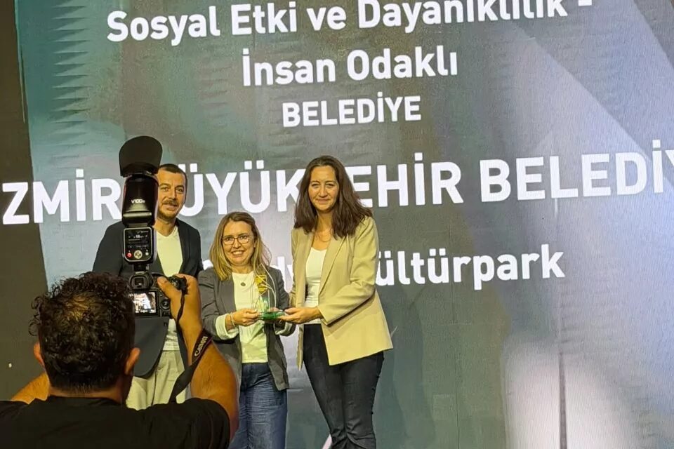 İzmir Büyükşehir Belediyesi’nin gençlerin müzik üretimine ücretsiz erişimini desteklemek amacıyla
