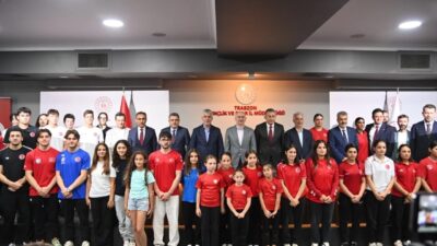 Gençlik ve Spor Yatırımları Değerlendirme Toplantısı’na katılan Trabzon Büyükşehir Belediye
