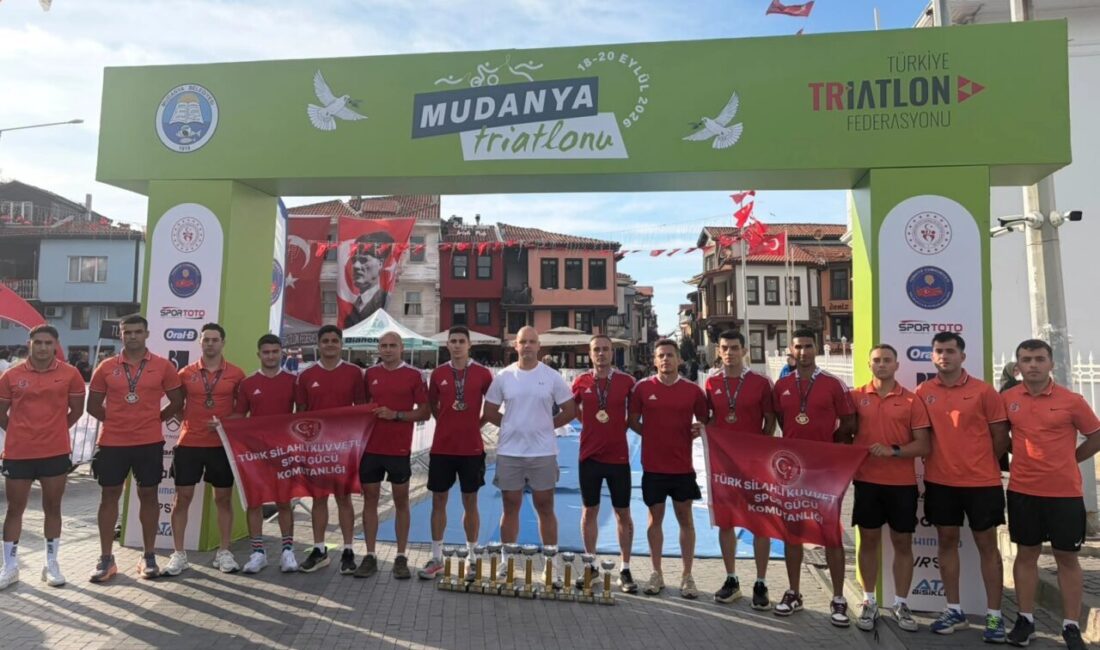 Mudanya'da düzenlenen Triatlonu Türkiye Kupası Finali’nde mücadele eden TSK Spor