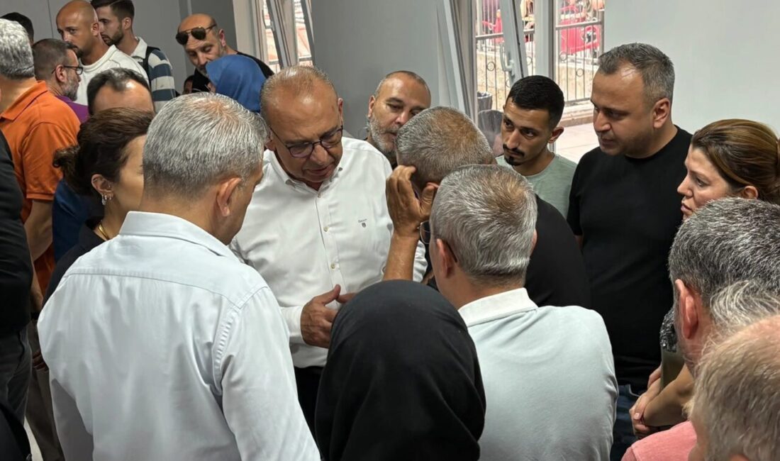 Manisa'da Turgutlu Belediye Başkanı Çetin Akın, sabah saatlerinde lise yakınındaki