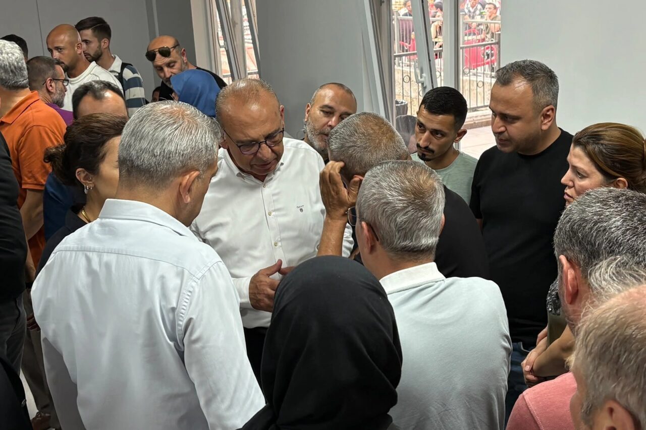 Manisa'da Turgutlu Belediye Başkanı Çetin Akın, sabah saatlerinde lise yakınındaki