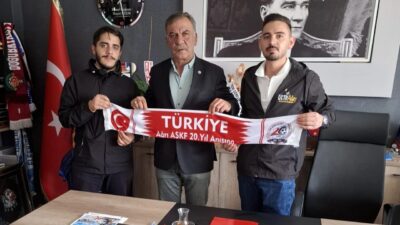 UltraAğrı Taraftar Grubu adına Mehmet Bozkurt ve beraberindeki grup üyeleri,