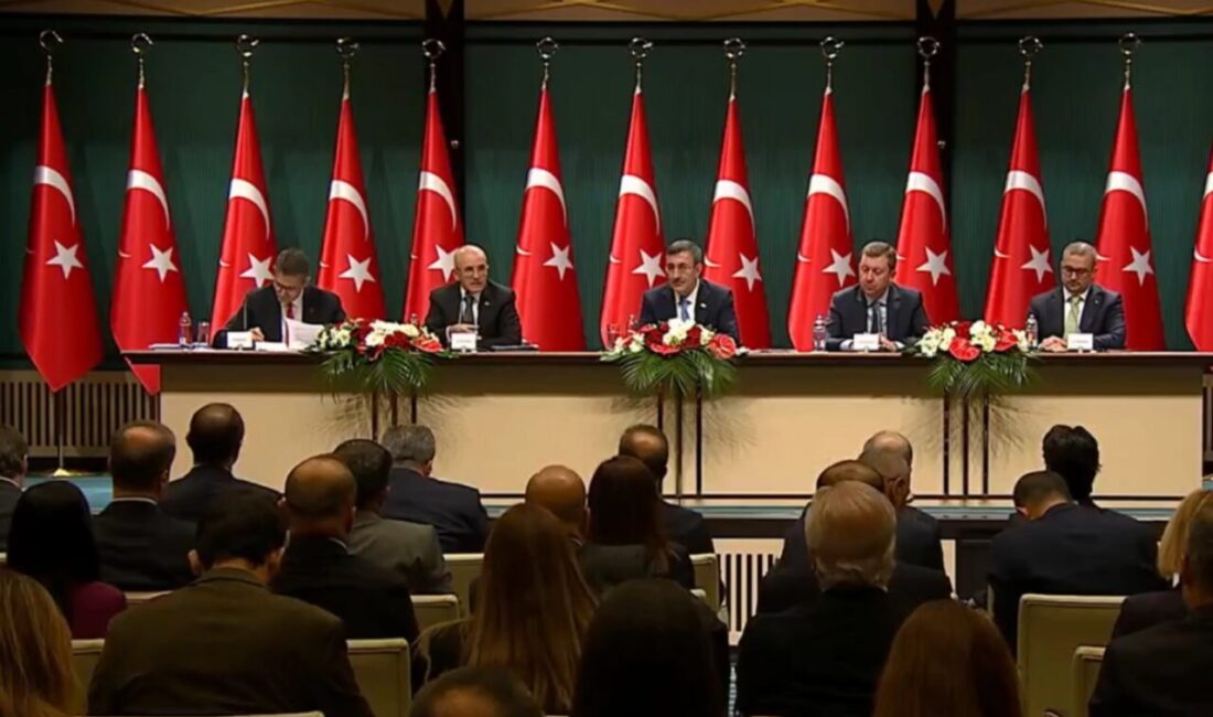 Cumhurbaşkanı Yardımcısı Cevdet Yılmaz, 2027-2029 dönemini kapsayan Orta Vadeli Program’ın