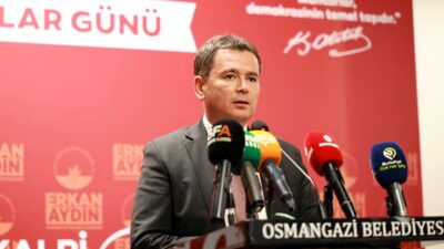 Osmangazi Belediye Başkanı Erkan Aydın, ilçede görev yapan muhtarlarla bir
