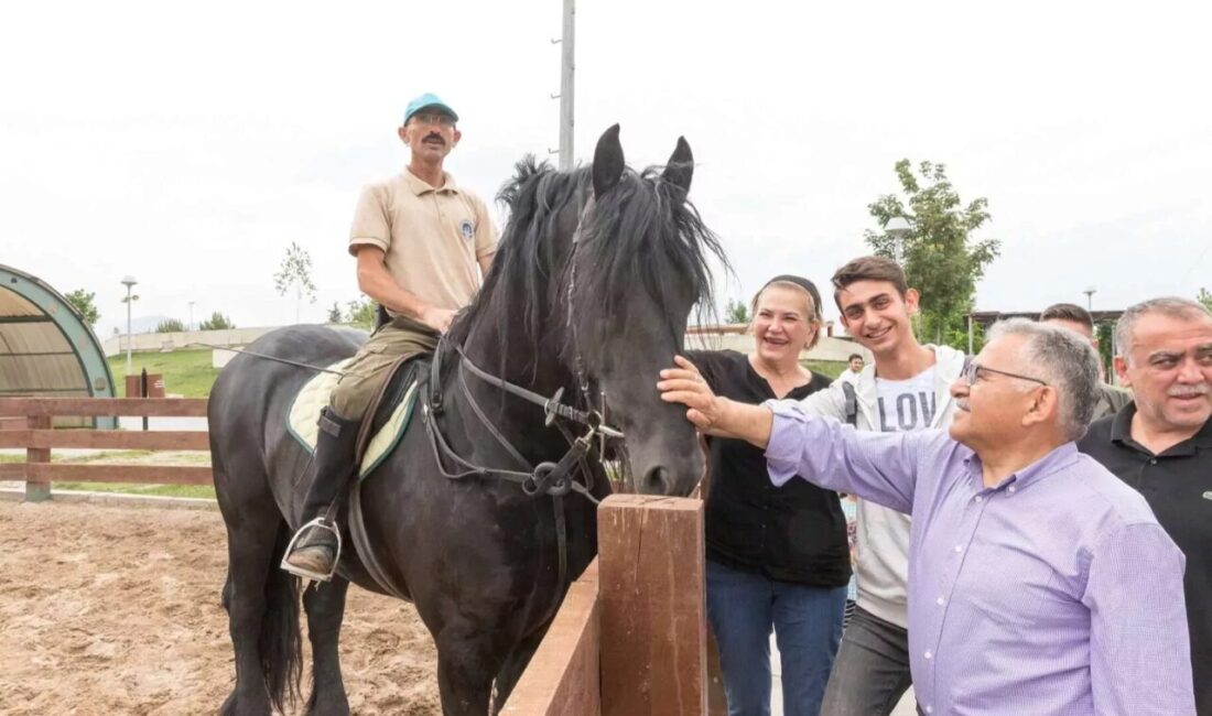 Kayseri Büyükşehir Belediye Başkanı Dr. Memduh Büyükkılıç, 4 Ekim Dünya