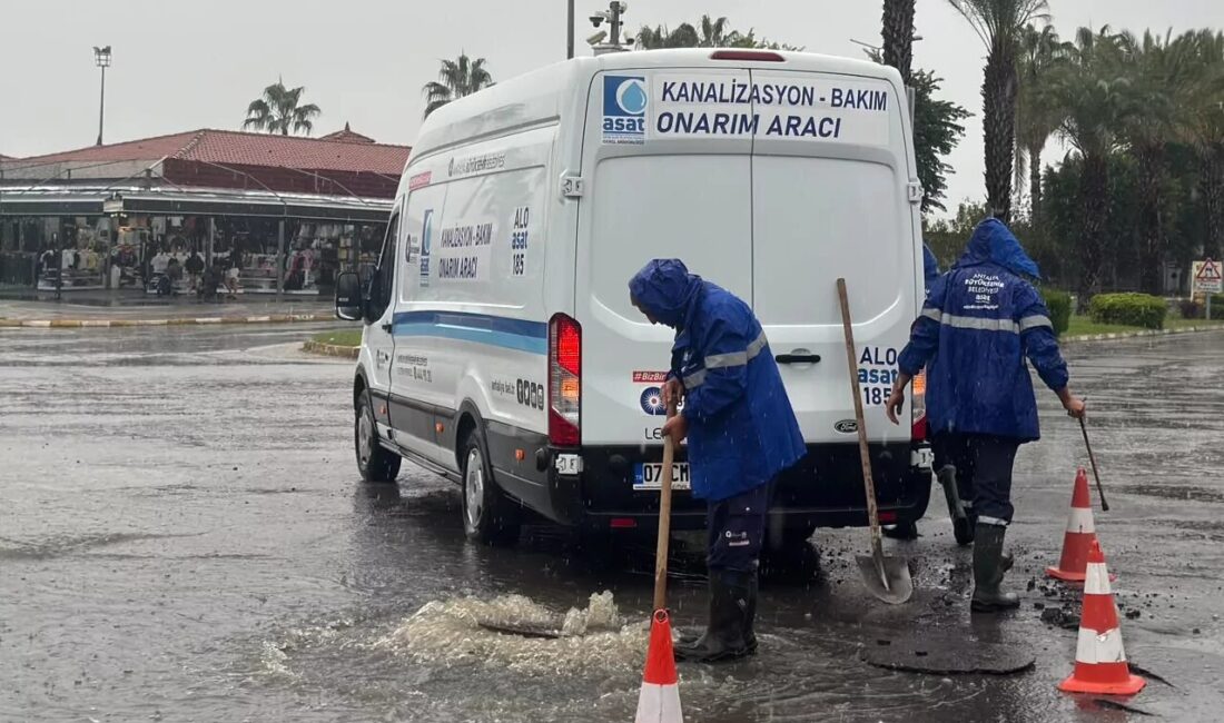 Meteoroloji'nin gök gürültülü sağanak yağış uyarısının ardından Antalya Büyükşehir Belediyesi,