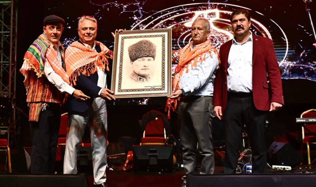 Antalya'da Muratpaşa Belediye Başkanı Ümit Uysal, Aksu'daki Yörük Şenliği'nde Yörük