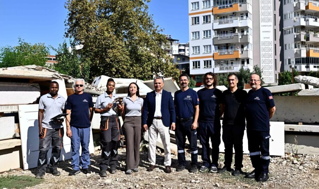 Antalya’da Muratpaşa Belediye Başkanı Ümit Uysal, arama kurtarma çalışmalarında kullanılmak