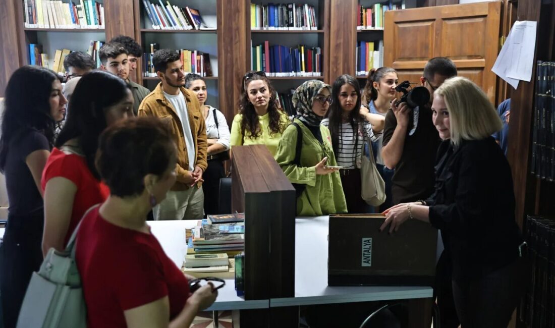 Antalya Büyükşehir Belediyesi, Akdeniz Üniversitesi iş birliğiyle üniversite öğrencilerinin Antalya’nın
