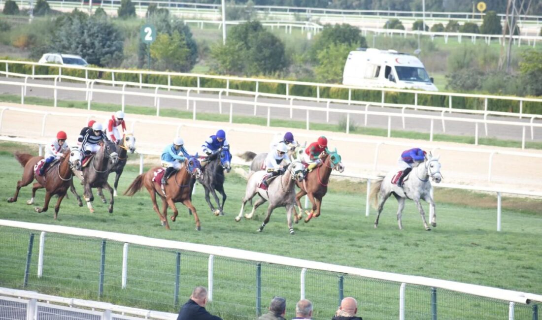 Bursa Osmangazi Hipodromu’nda düzenlenen Anadolu Gazeteciler ve Spor Yazarları Derneği