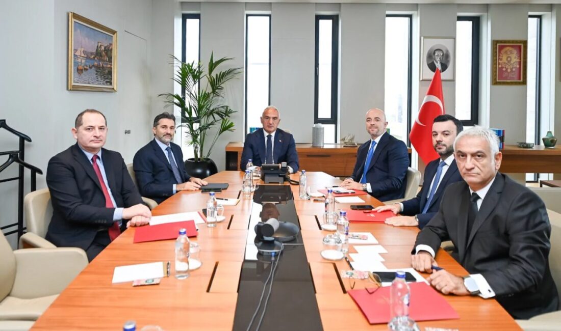 Kültür ve Turizm Bakanı Mehmet Nuri Ersoy, Türk Hava Yolları
