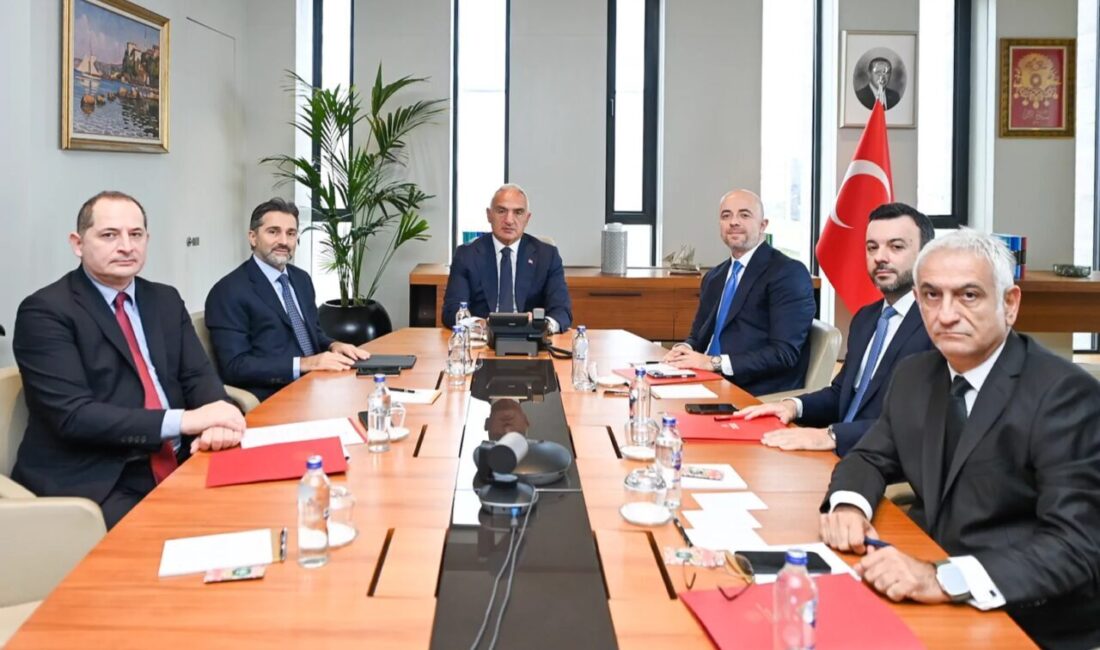 Kültür ve Turizm Bakanı Mehmet Nuri Ersoy, Türk Hava Yolları