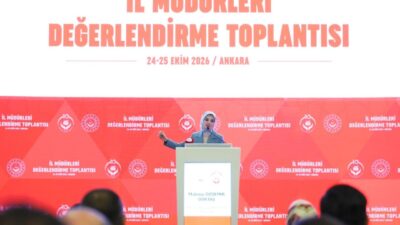 Aile ve Sosyal Hizmetler Bakanı Mahinur Özdemir Göktaş, çocuk, yaşlı