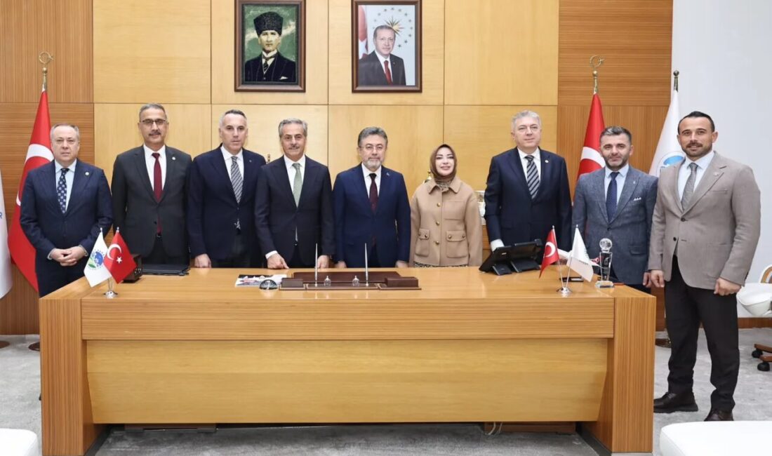 Tarım ve Orman Bakanı İbrahim Yumaklı, Büyükşehir Belediyesi’ni ziyaret etti.