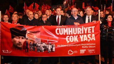 Balıkesir'de 29 Ekim Cumhuriyet Bayramı, binlerce vatandaşın katılımıyla büyük bir