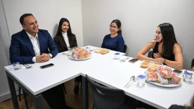 Bornova Belediye Başkanı Ömer Eşki, yükseköğrenim görmek üzere Bornova’ya gelen