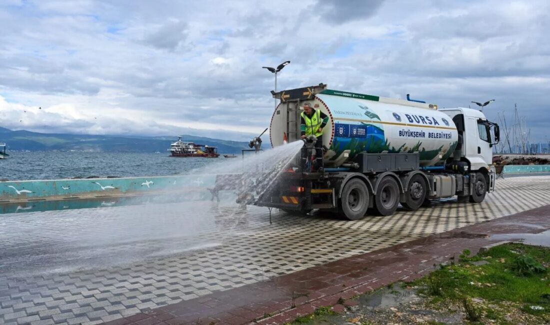 Bursa Büyükşehir Belediyesi, kentteki yoğun yağışların ardından olumsuz etkilenen sahillerde