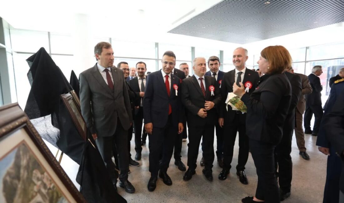 Bursa İnegöl Belediyesi ile sanatçı Hafize Keskin iş birliğinde, Cumhuriyetimizin