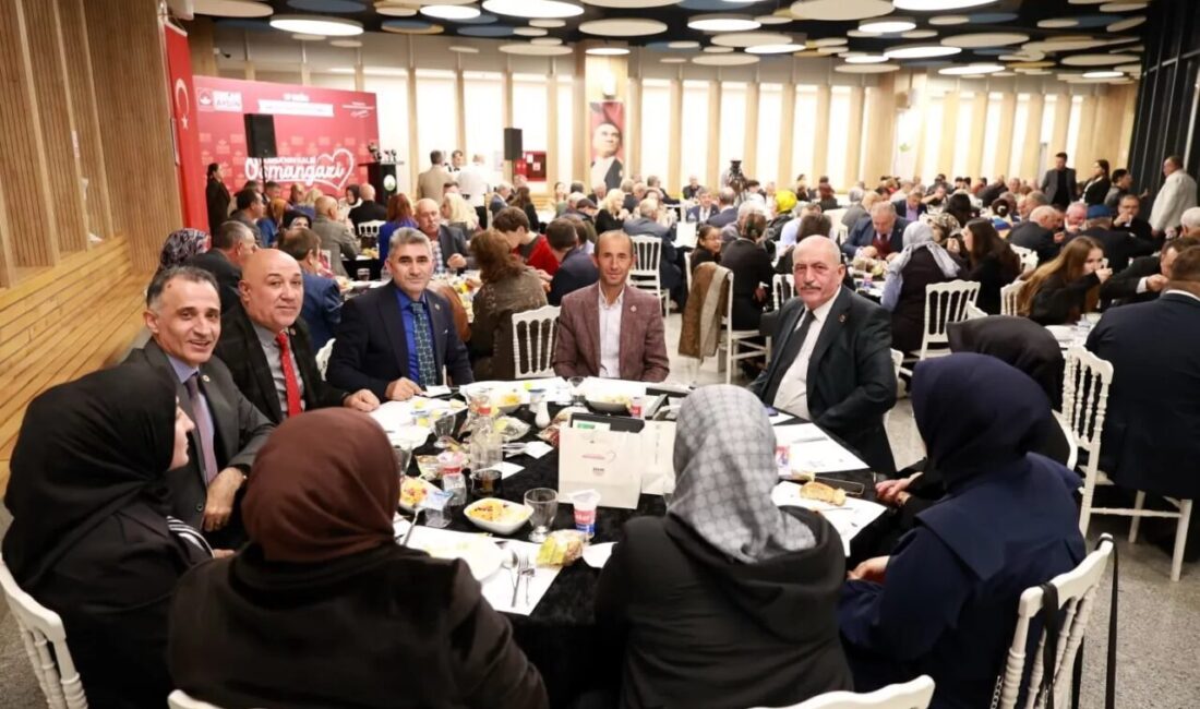 Bursa'da Osmangazi Belediye Başkanı Erkan Aydın, ilçede görev yapan muhtarlarla