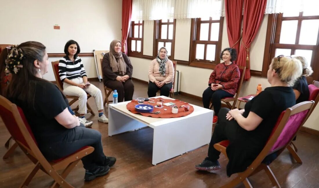 Bursa'da Osmangazi Kent Konseyi Kadın Meclisi tarafından meme kanserine yönelik