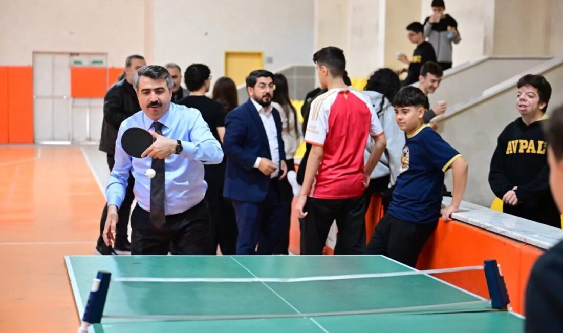 Yıldırım Belediye Başkanı Oktay Yılmaz, Ahmet Vefik Paşa Anadolu Lisesi'ni
