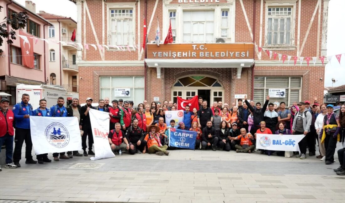 Yenişehir Belediyesi ile BAL-GÖÇ iş birliğinde düzenlenen doğa yürüyüşü yüzlerce