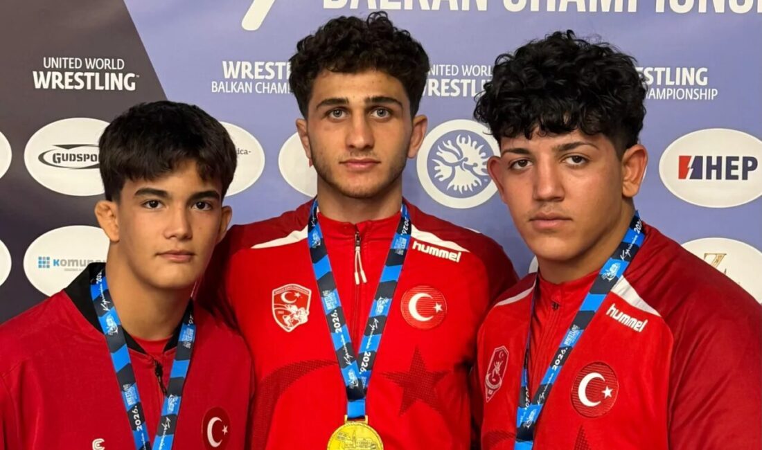 Bursa Büyükşehir Belediyespor Kulübü sporcuları, Hırvatistan'da gerçekleştirilen Yıldızlar Balkan Güreş
