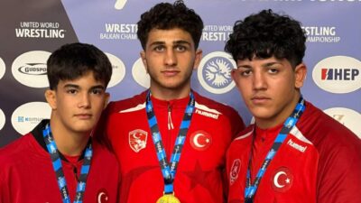 Bursa Büyükşehir Belediyespor Kulübü sporcuları, Hırvatistan'da gerçekleştirilen Yıldızlar Balkan Güreş