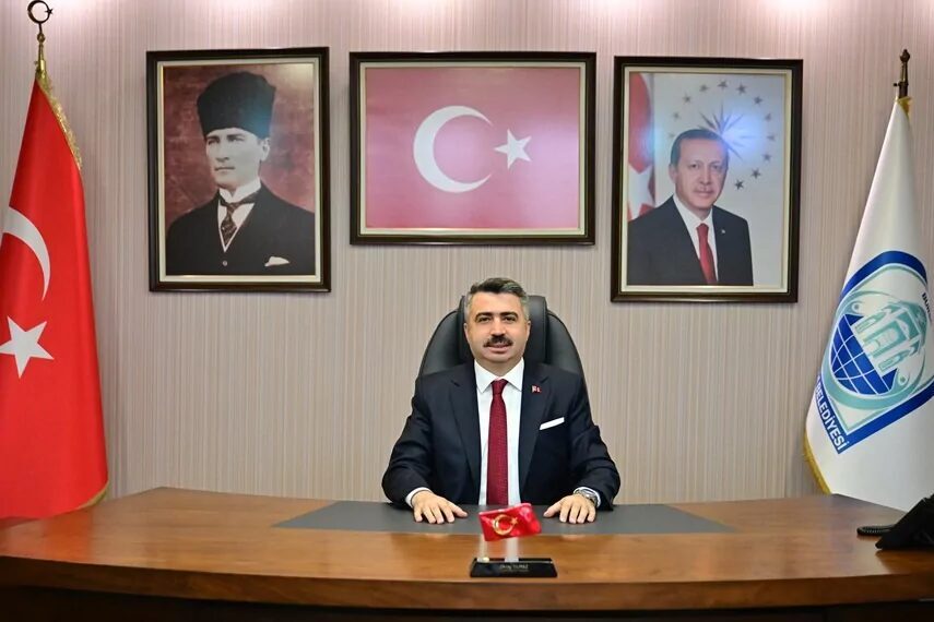 Hayata geçirdiği çalışmalarla Bursa’nın kültür-sanat hayatına canlılık getirirken, kent tarihine