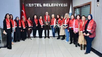Bursa’nın farklı ilçelerinde görev yapan kadın muhtarlar, Kestel Belediye Başkanı