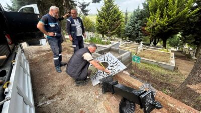 Kocaeli Büyükşehir Belediyesi, kent genelindeki mezarlıklarda periyodik bakım ve onarım