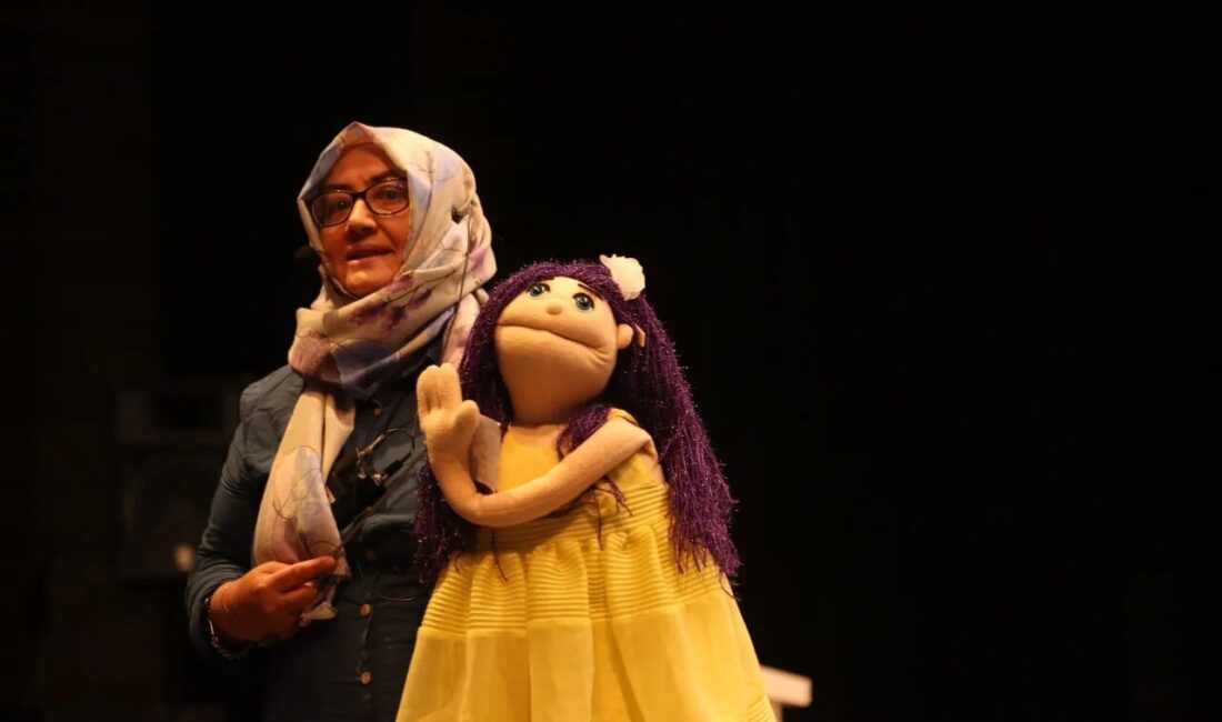 Çayırova 7. Kitap Günleri’nin son programında yazarlar Mehtap Şenkaya ve
