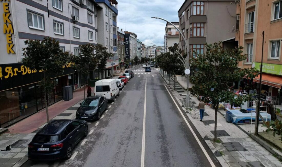 Kocaeli Büyükşehir Belediyesi, Çayırova’nın önemli ulaşım güzergâhlarından Adnan Kahveci Caddesi’ni