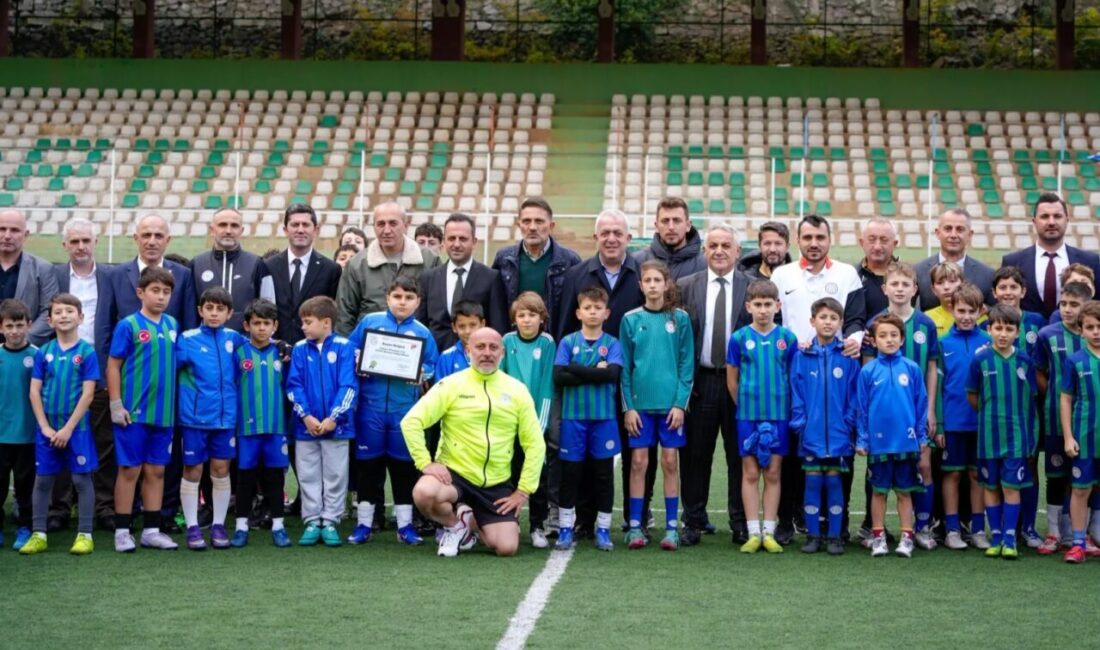 Artvin Belediye Başkanı Bilgehan Erdem, Çaykur Rizespor Futbol Okulları tarafından