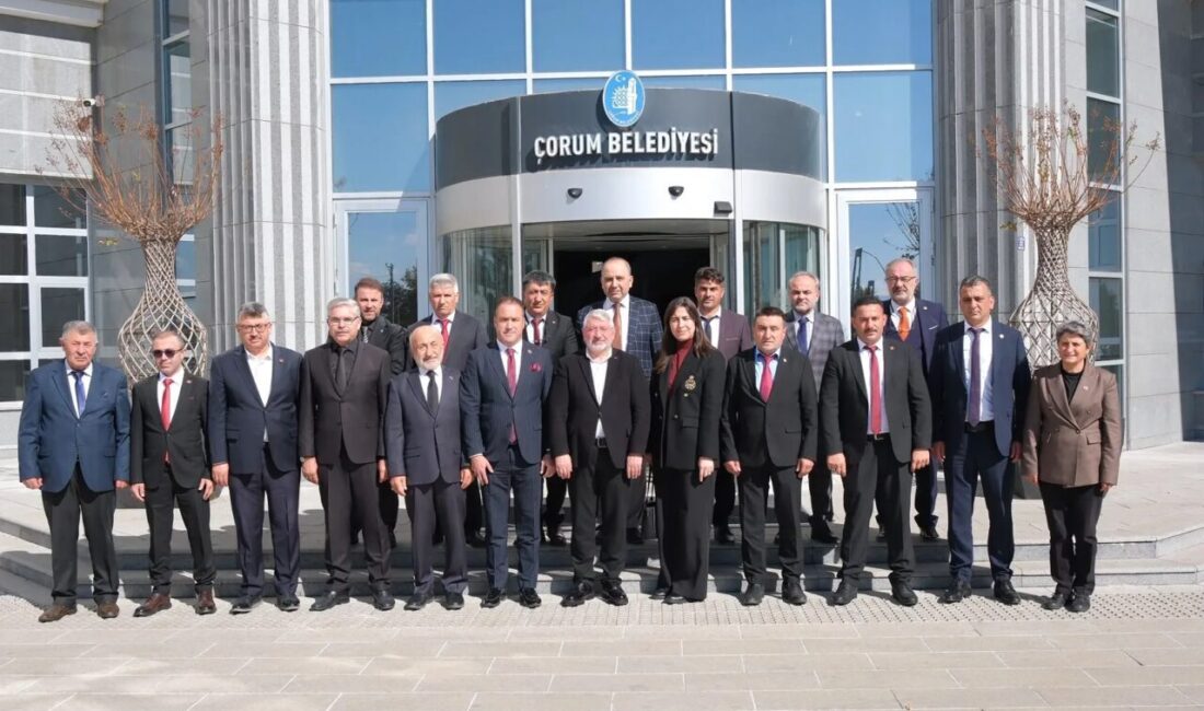 Çorum Belediye Başkanı Halil İbrahim Aşgın, muhtarlarla bir araya gelerek