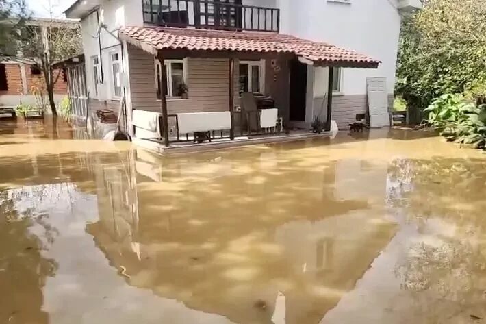 Düzce genelinde gece boyunca etkili olan yağışın ardından Gölyaka ilçesinde