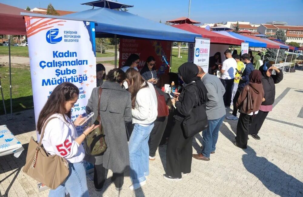 Eskişehir Büyükşehir Belediyesi, Anadolu Üniversitesi ev sahipliğinde düzenlenen Bağımlılık Farkındalık