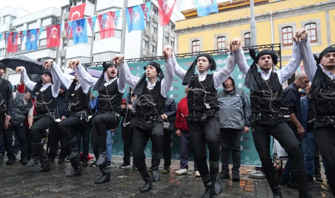 Trabzon Büyükşehir Belediyesi tarafından düzenlenen Trabzon Gastronomi Festivali öncesinde kortej