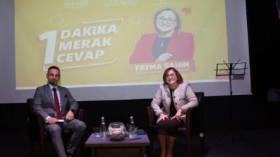 Gaziantep Büyükşehir Belediye Başkanı Fatma Şahin, yaklaşık 300 öğrenciyle bir
