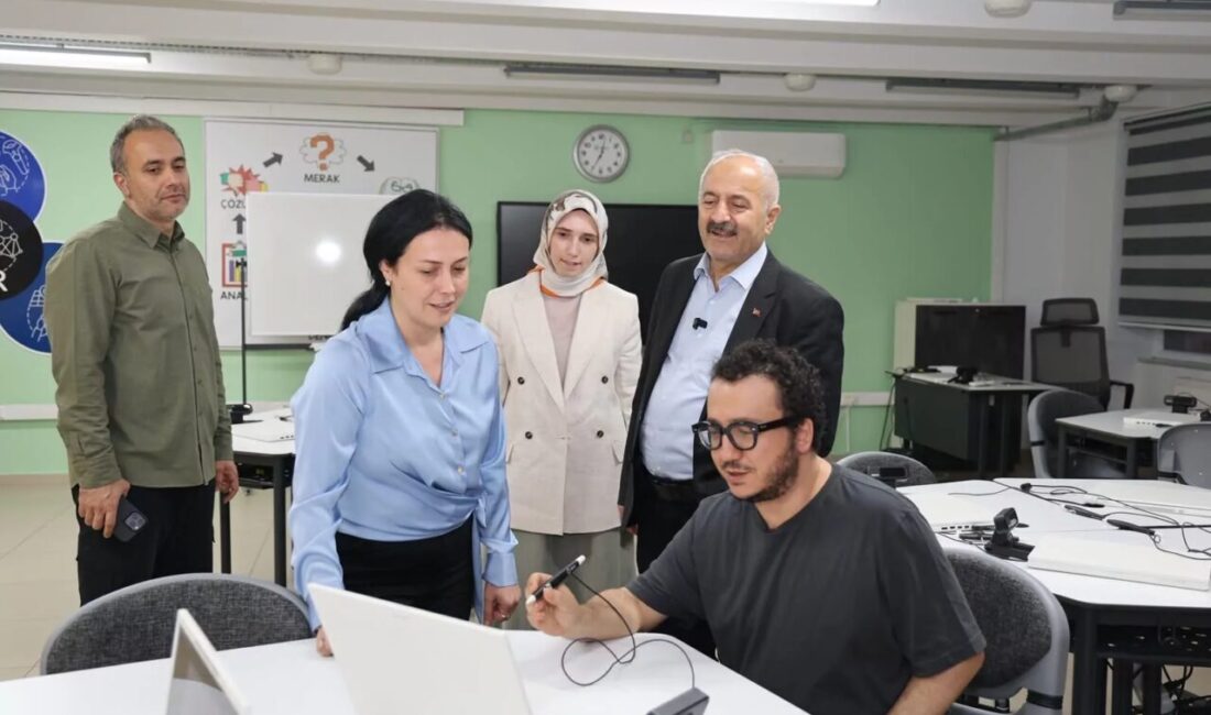 Gebze Belediyesi’nin Kültür Sanat Etkinlikleri kapsamında Prof. Dr. Oytun Erbaş,