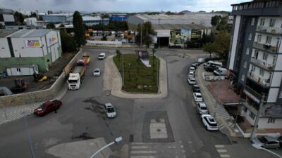 Kocaeli Büyükşehir Belediyesi, altyapı çalışmaları tamamlanan bölgelerde hayata geçirdiği kavşak,