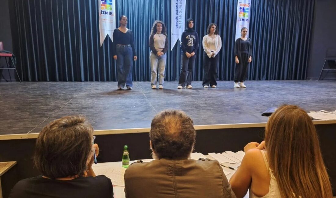 İzmir Büyükşehir Belediyesi bünyesinde faaliyet gösteren Genç İzmir Tiyatro Topluluğu,