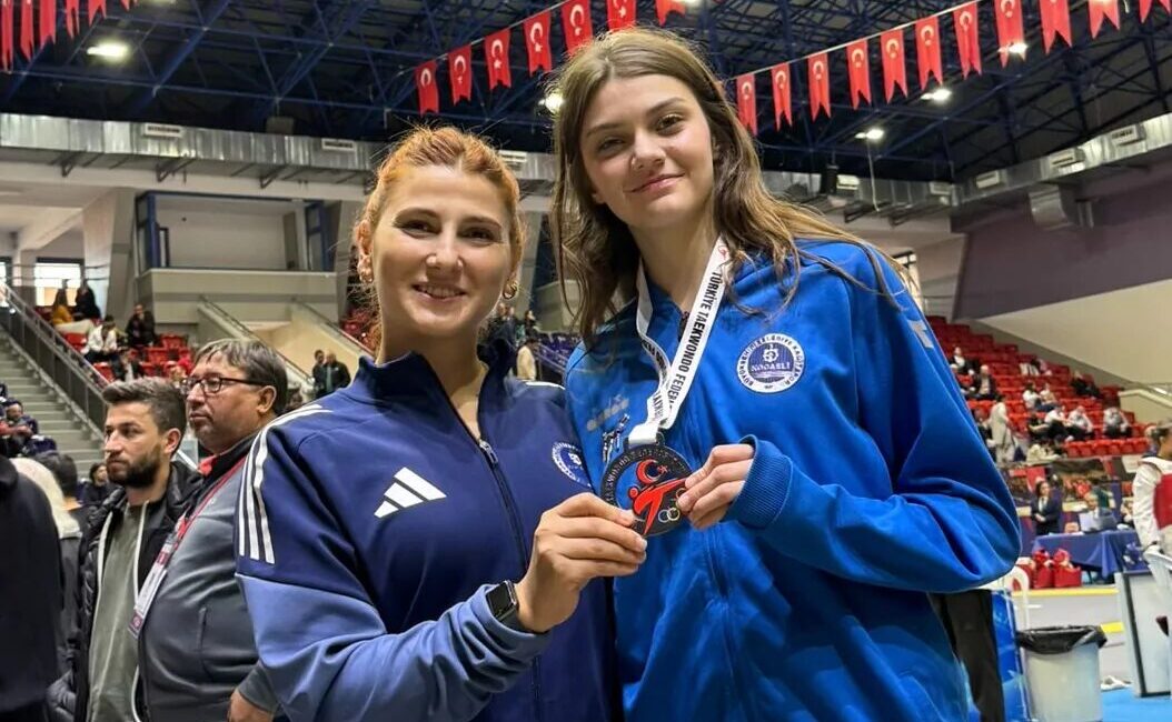 Kağıtspor’un genç taekwondocusu Ceylinnaz Durmaz, Ordu’da düzenlenen Ümitler Türkiye Taekwondo