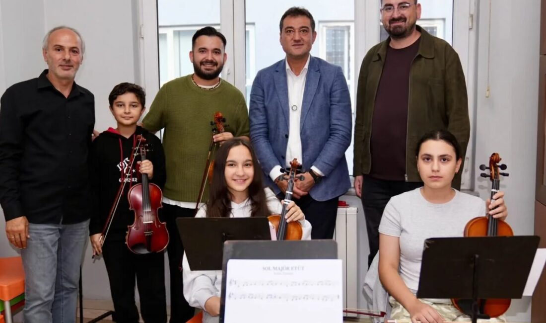 Giresun Belediyesi Konservatuvarı’nda yeni eğitim dönemi başladı. Farklı yaş gruplarından
