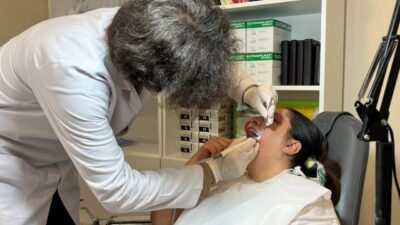 Kocaeli Büyükşehir Belediyesi bünyesindeki Gonca Engelsiz Yaşam Merkezi’nde eğitim gören