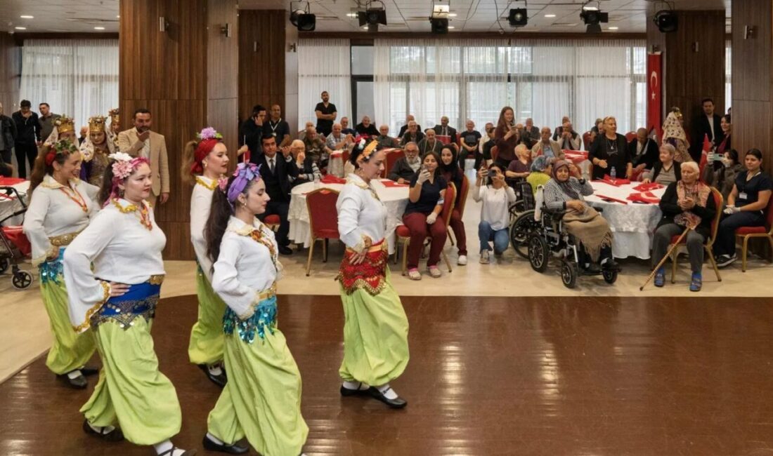 İzmir Büyükşehir Belediyesi Zübeyde Hanım Huzurevi’nde 29 Ekim Cumhuriyet Bayramı